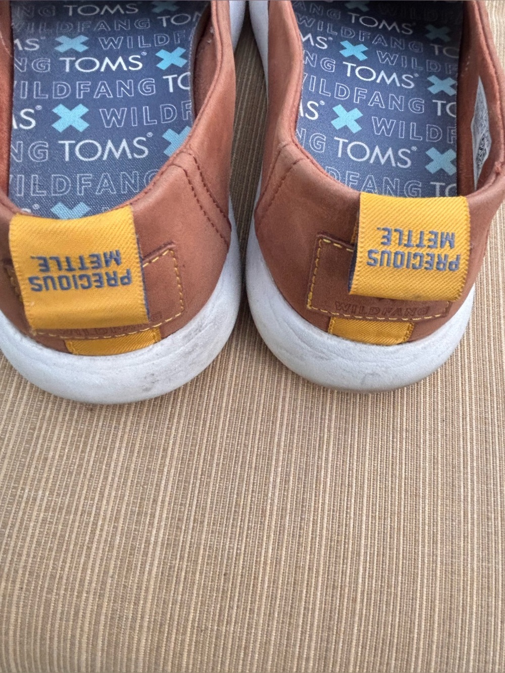 TOMS x Wildfang Colab Slip-On Sneakers Tan Suede SZ 7.5 - Picture 3 of 6